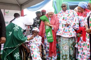 First Lady Tinubu distributes grants, equipment to over 1,000 traders in Abuja
