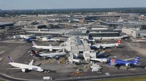 Amtrak Crew cut fiber line, disrupting flights across America
