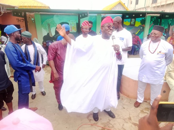 2027: Ogun PDP chieftain mobilises non-indigenes for Tinubu