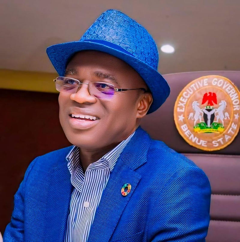 Governor Alia receives christian icon award